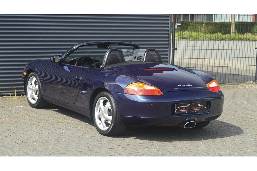 54788873-6.jpg